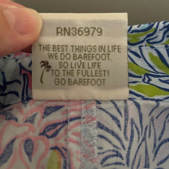 Go Barefoot Hawaiian shirt woman’s size small. Blue, pink and green pineapples - Picture 8 of 10